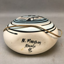 Load image into Gallery viewer, Navajo Signed Pottery - N. Maryboy &#39;89 (7x7x3)
