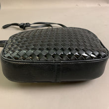 Load image into Gallery viewer, Vintage Aspects Black Patent Woven Leather Purse (6.5x10x2&quot;)
