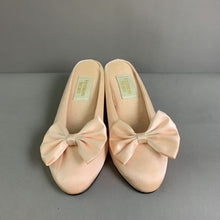 Load image into Gallery viewer, Vintage Victoria&#39;s Secret Peach Satin Bow Shoe Size 5/6
