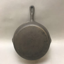 Load image into Gallery viewer, Vintage Cast Iron Chicken Fryer Skillet 10-1/4&quot;x3&quot; Deep No 8-B 7
