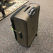 Load image into Gallery viewer, Ricardo Suitcase on Wheels (27x17x10)
