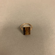 Load image into Gallery viewer, 10K Carved Tiger&#39;s Eye Vintage Ring sz 6 (2.7g)
