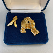 Load image into Gallery viewer, Camrose &amp; Kross Replica Jaqueline Kennedy Pin Set
