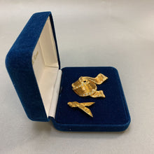 Load image into Gallery viewer, Camrose &amp; Kross Replica Jaqueline Kennedy Pin Set
