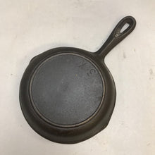 Load image into Gallery viewer, .Cast Iron #3X Skillet (7&quot;)
