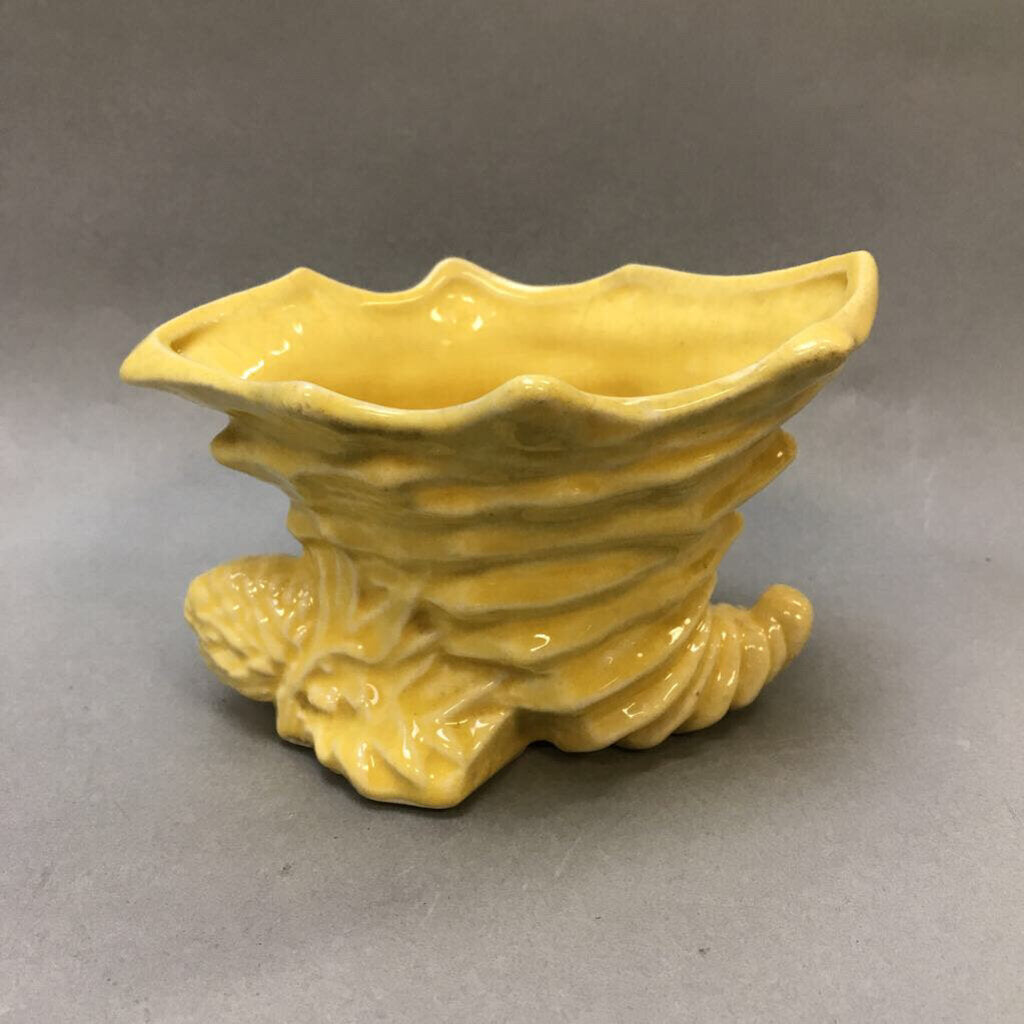 McCoy Pottery Yellow Cornucopia Planter (3.5x5x4)