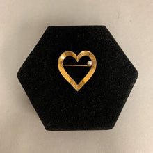 Load image into Gallery viewer, Vintage Krementz Goldtone Cultured Pearl Heart Brooch Pin (1.25&quot;)
