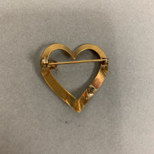 Load image into Gallery viewer, Vintage Krementz Goldtone Cultured Pearl Heart Brooch Pin (1.25&quot;)
