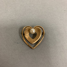 Load image into Gallery viewer, Vintage Krementz Goldtone Cultured Pearl Heart Brooch Pin (1&quot;)
