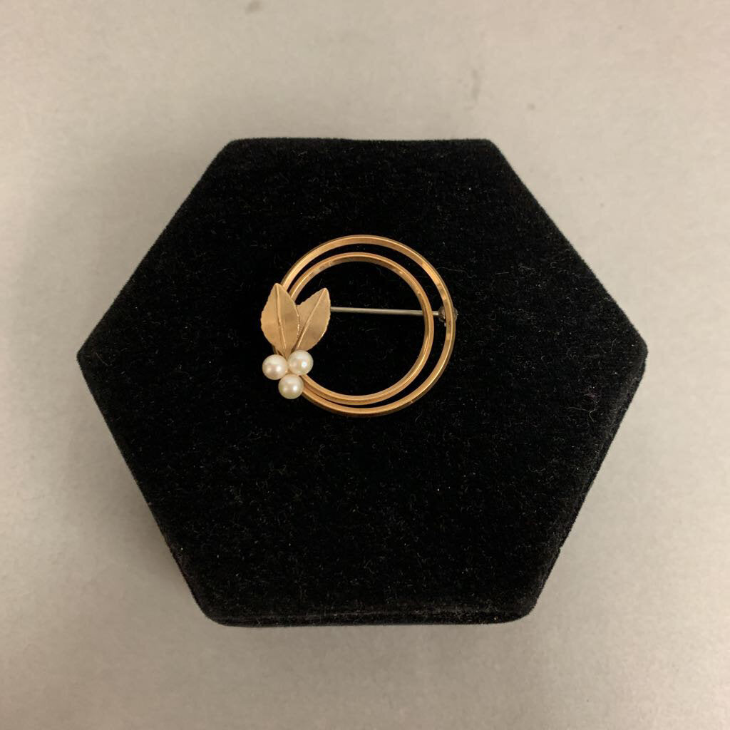 Vintage Krementz Goldtone Cultured Pearl Circle Brooch Pin (1.5