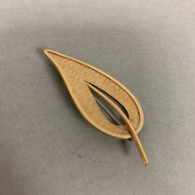 Load image into Gallery viewer, Vintage Krementz Goldtone Leaf Brooch Pin (2.5&quot;)
