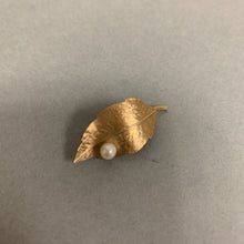 Load image into Gallery viewer, Vintage Krementz Goldtone Cultured Pearl Leaf Brooch Pin (1.5&quot;)
