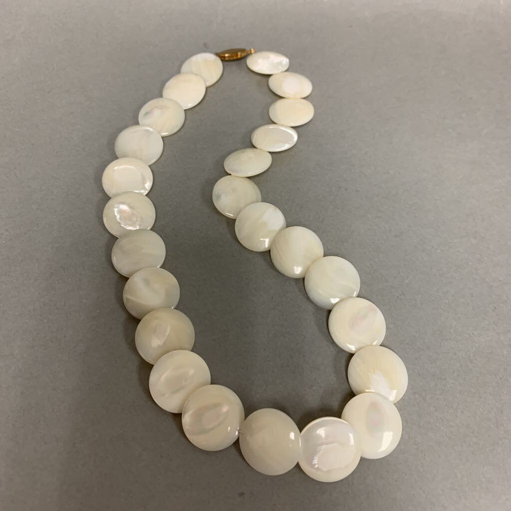 Vintage 1940's Mother store of Pearl Cream White Graduated Swirl Bead Necklace 17.5