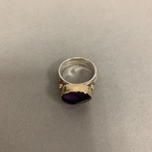 Load image into Gallery viewer, Sterling Oval Amethyst Hammered Texture Ring sz 8
